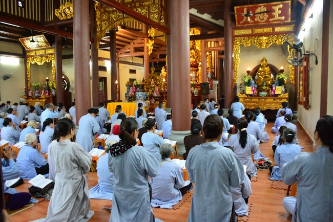 The Eight Precept Retreat  at Tay Khanh pagoda, Thai Binh